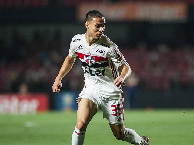 风云突变曼联转会期更衣室发声，荷甲版图或变，话题不断，年轻球员得到机会