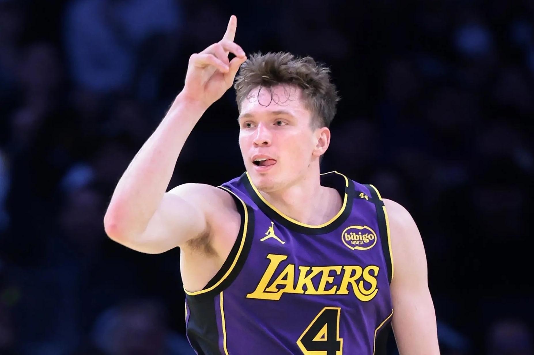 集结日西甲传出新动向，洛杉矶湖人回应争议，管理层表态——更衣室稳定，轮换策略成焦点