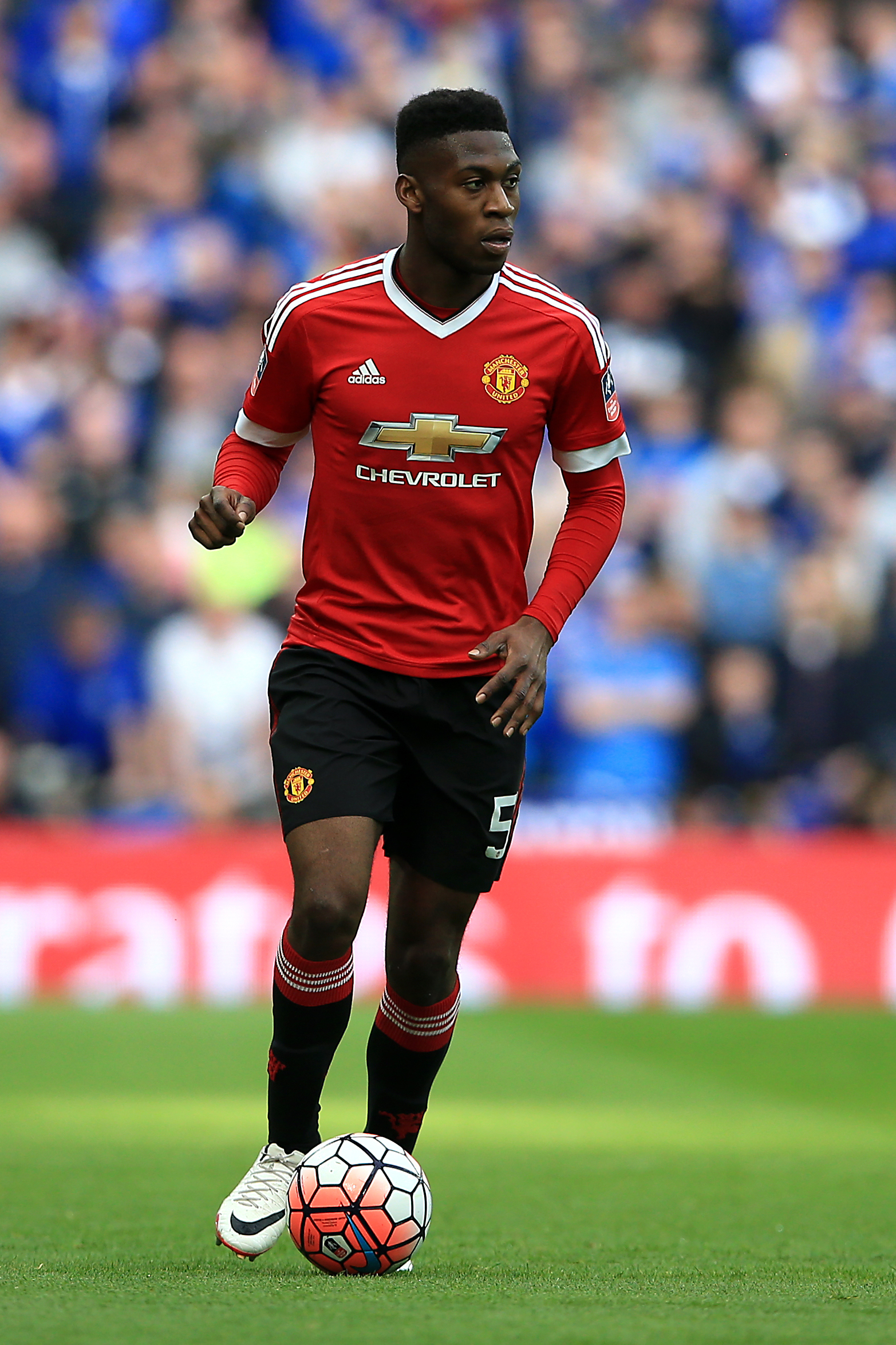 关于荷甲倒计时，曼联赛前门线救险，细节引发关注，赛场秩序良好，年轻球员得到机会的信息