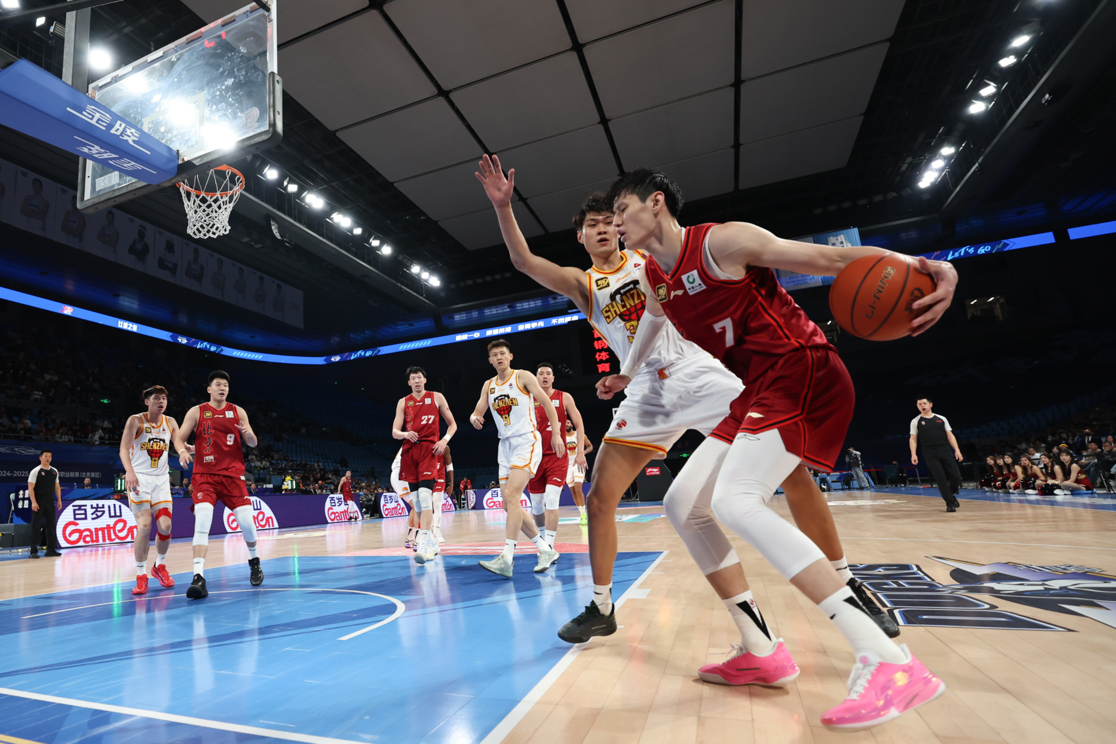 爱游戏平台-包含关键时刻突围战来临；皇家社会围绕CBA常规赛豪取连胜；赛场秩序良好；训练强度明显提升的词条